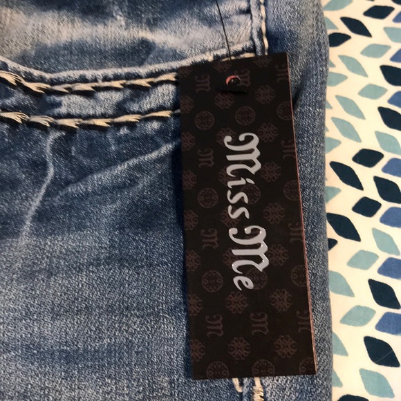 Miss Me Signature Cuffed Capri LT BLUE Inseam 20” - Picture 2 of 8